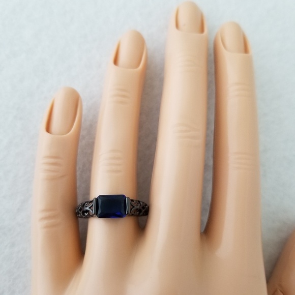 18k Horizontal Filigree Band - Picture 7 of 8